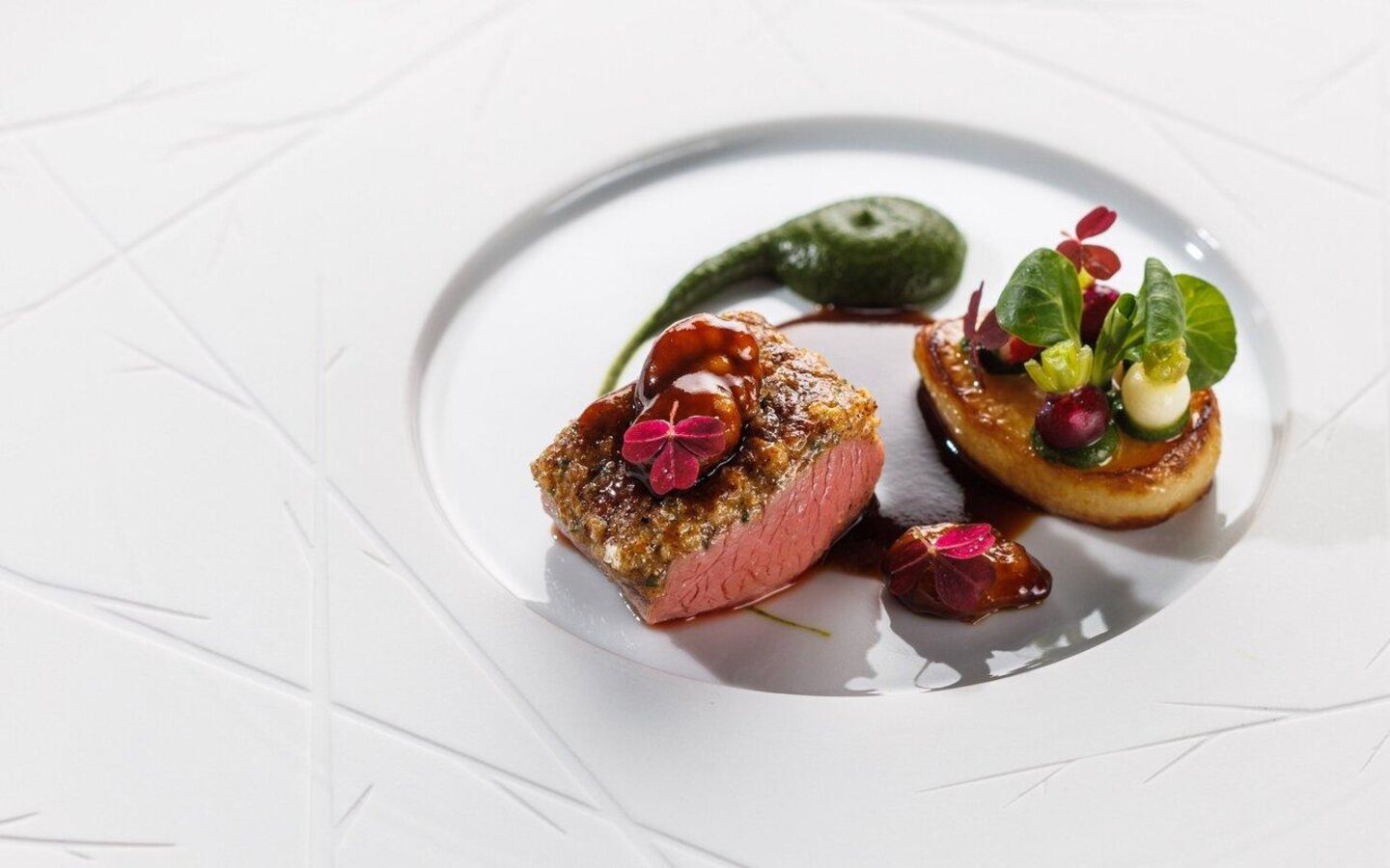 An artfully plated tasting-menu course at 180° by Matthias Diether